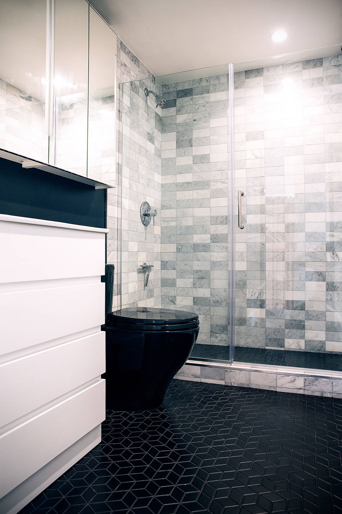 Adding pattern along with floor using black tiles in the bathroom