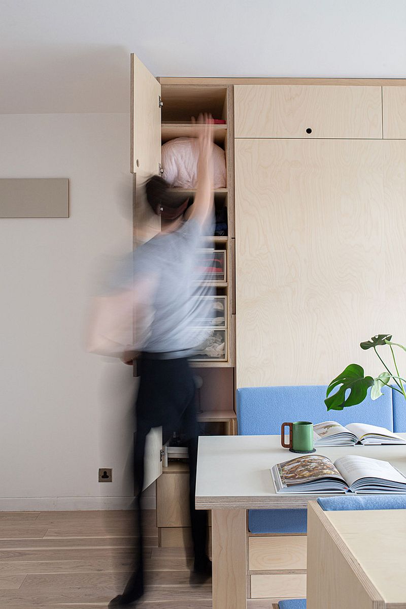 Beautiful wooden cabinets help in creating a more organized apartment interior