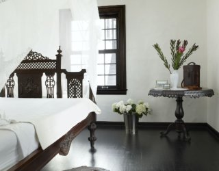 Dark and Dashing: Give Your Home a Sparkling Black Floor