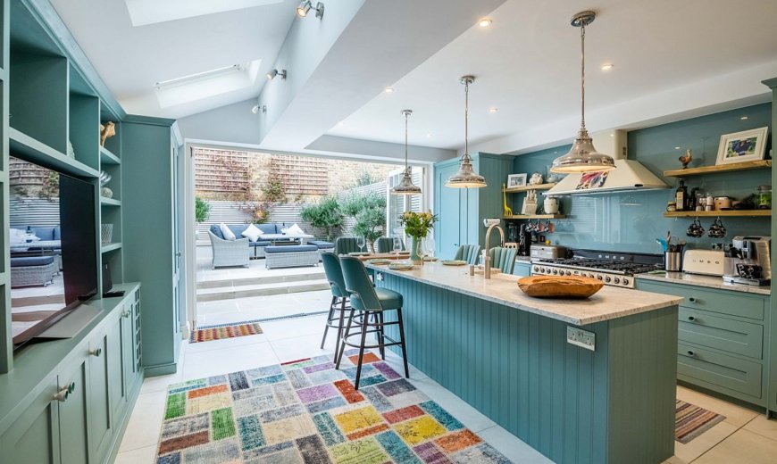Summer Kitchen Color Trends: From Loyal Blues to Daring Pinks!