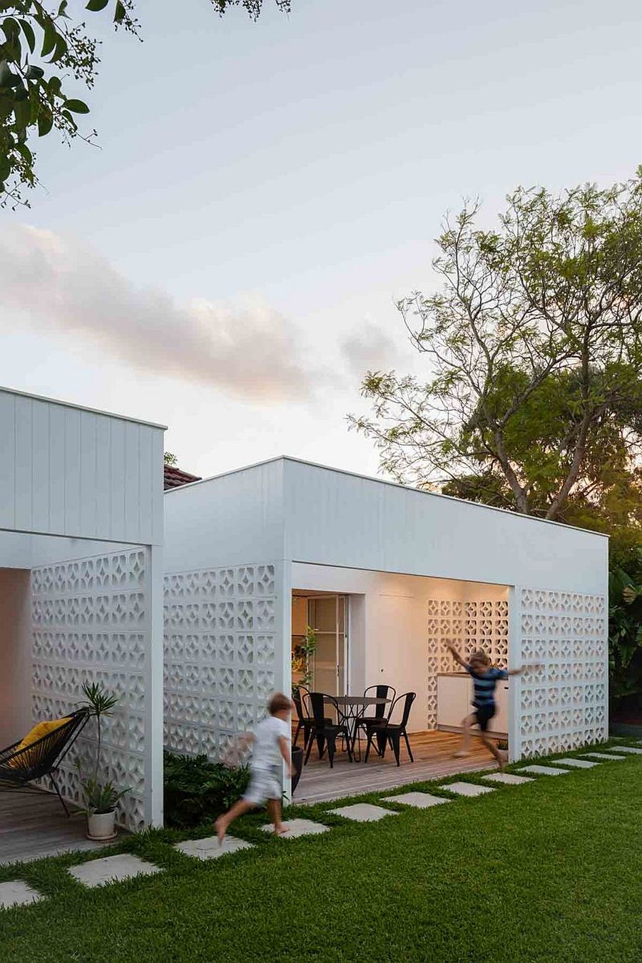 Breeze block walls turn the rooms into sheltered outdoor space with plenty of ventilation