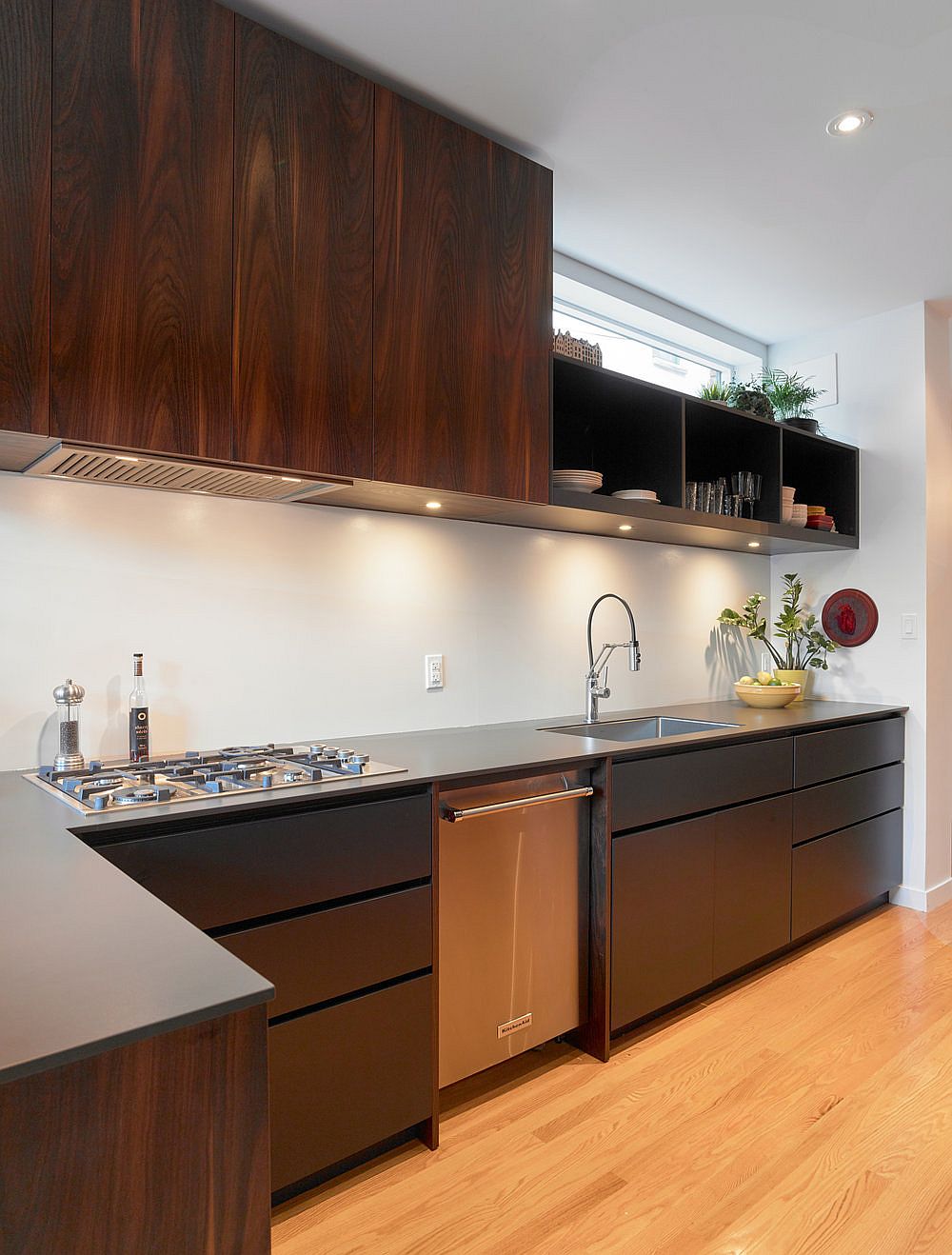 Combination of closed and open wooden shelves in the modern kitchen