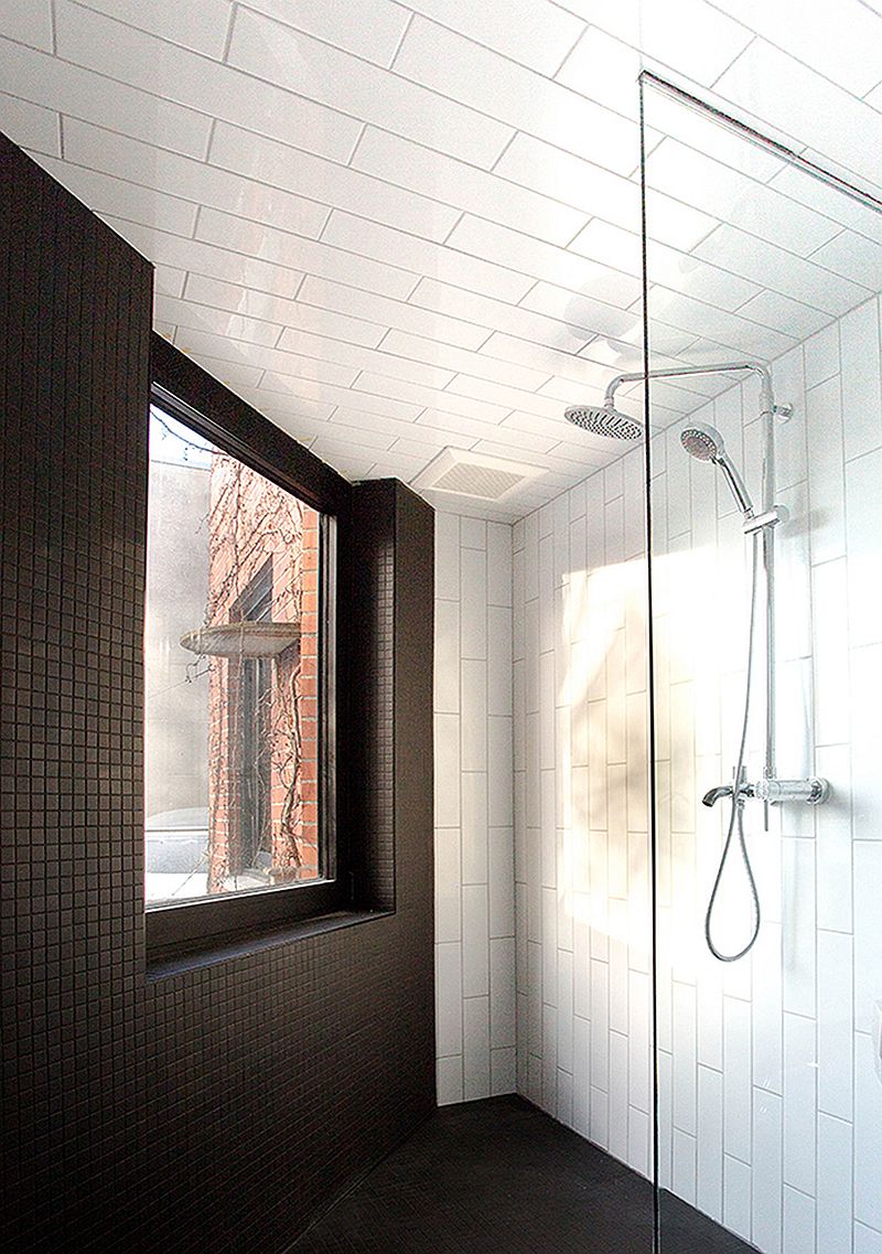 Contemporary bathroom in black and white with lighting that gives it a spacious appeal