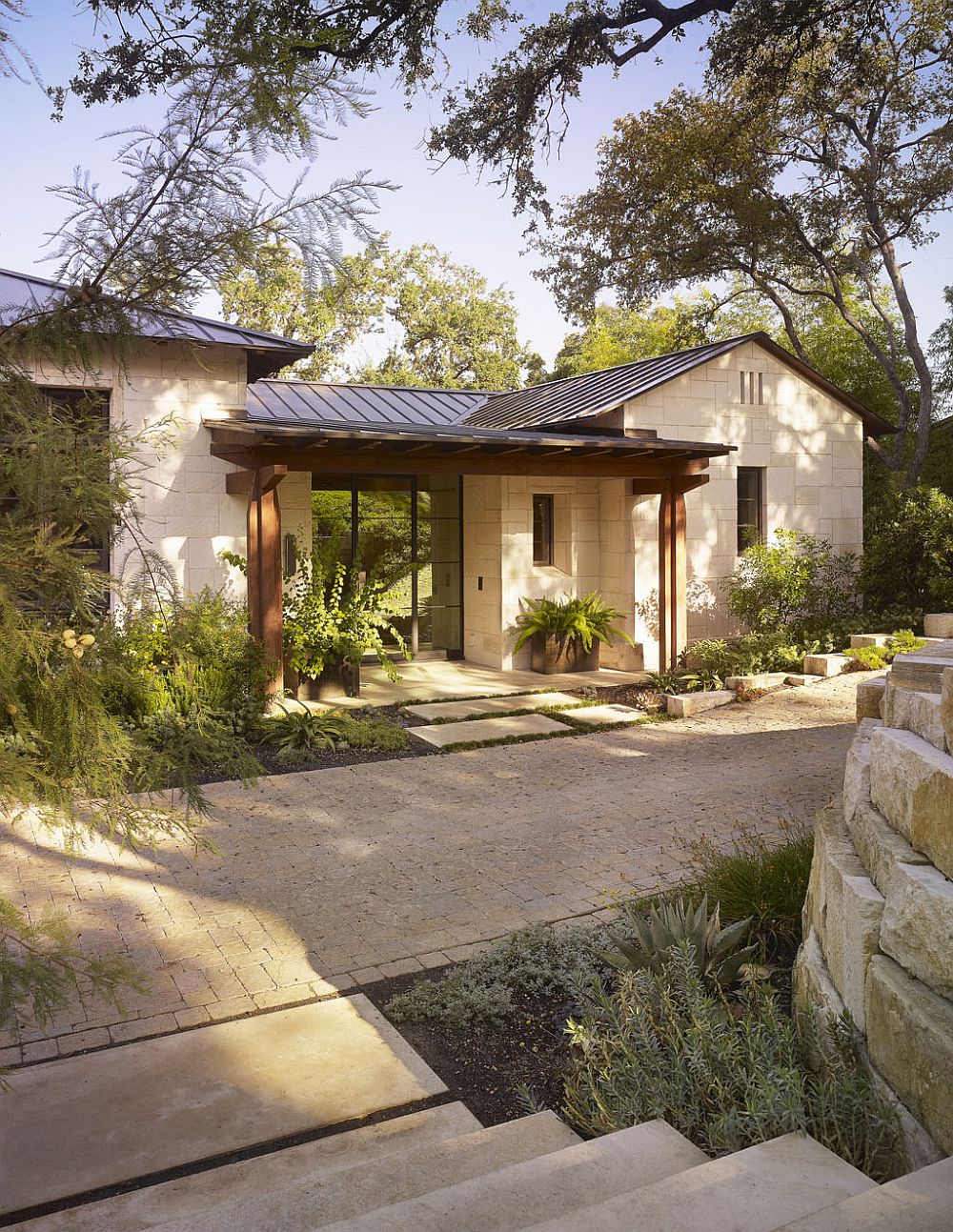 Facade-of-the-Lake-Austin-home-that-has-a-modern-classic-vibe-thanks-to-its-distinct-Texas-style-43443