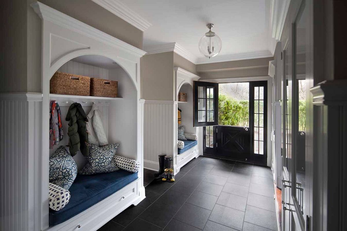 Finding a balance between white and black in the modern entry room