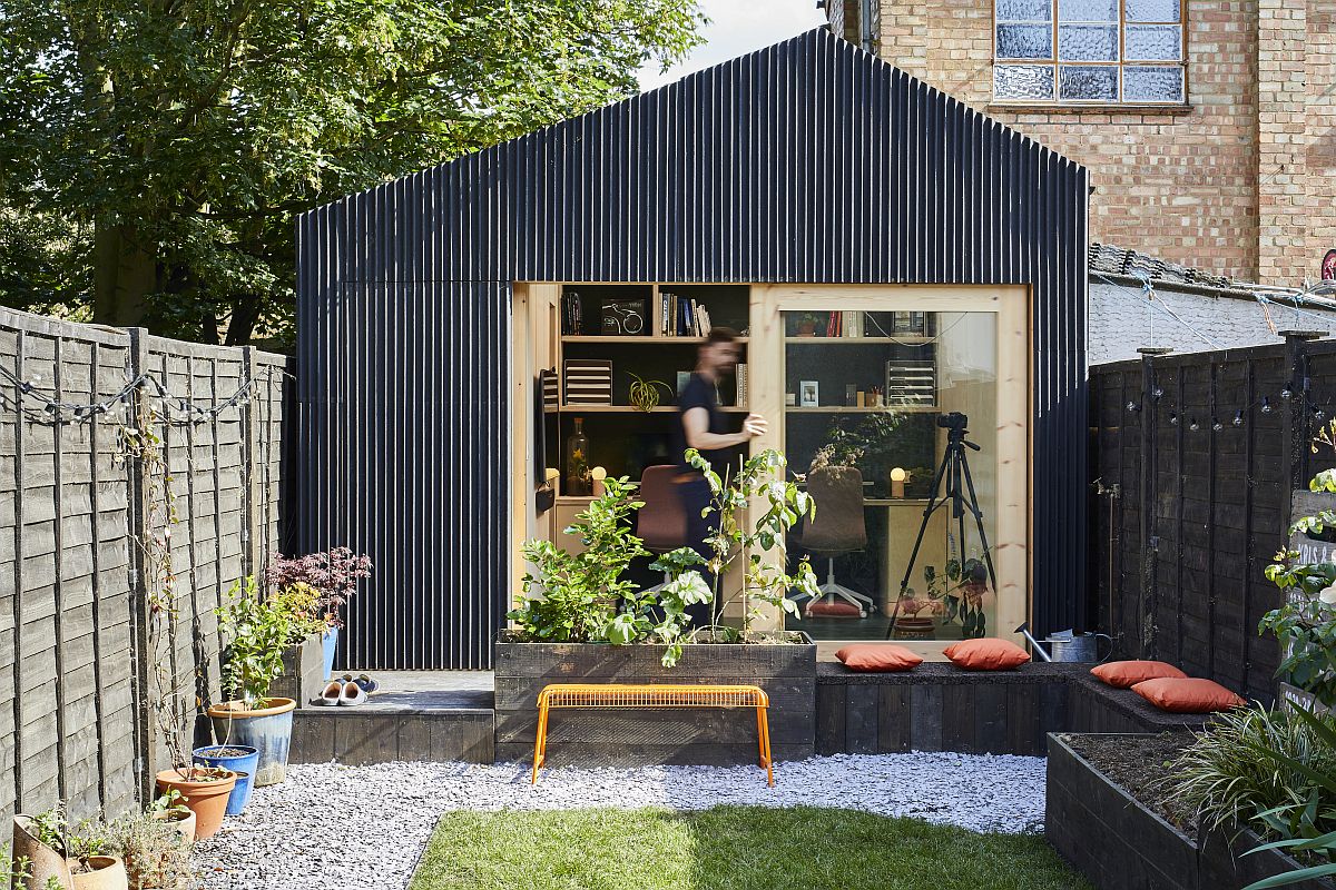 Garden studio and office with modular timber frame system was built in just 3 weeks