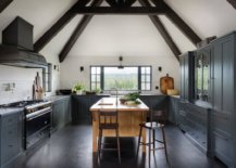 Gorgeous-modern-Mediterranean-kitchen-in-black-and-white-with-floor-that-is-dark-and-dashing-45993-217x155