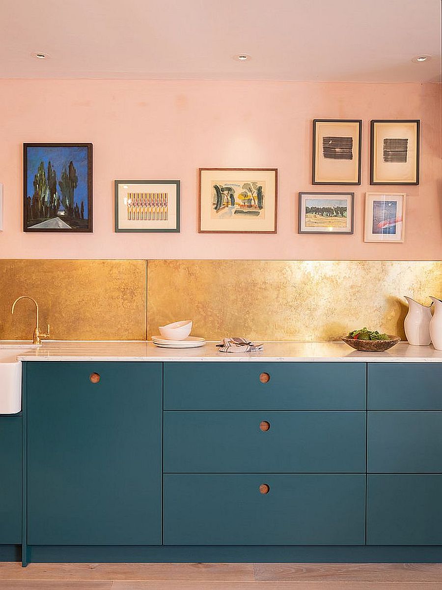 Lighter shades of pink combined with blue make for a trendy choice in the kitchen