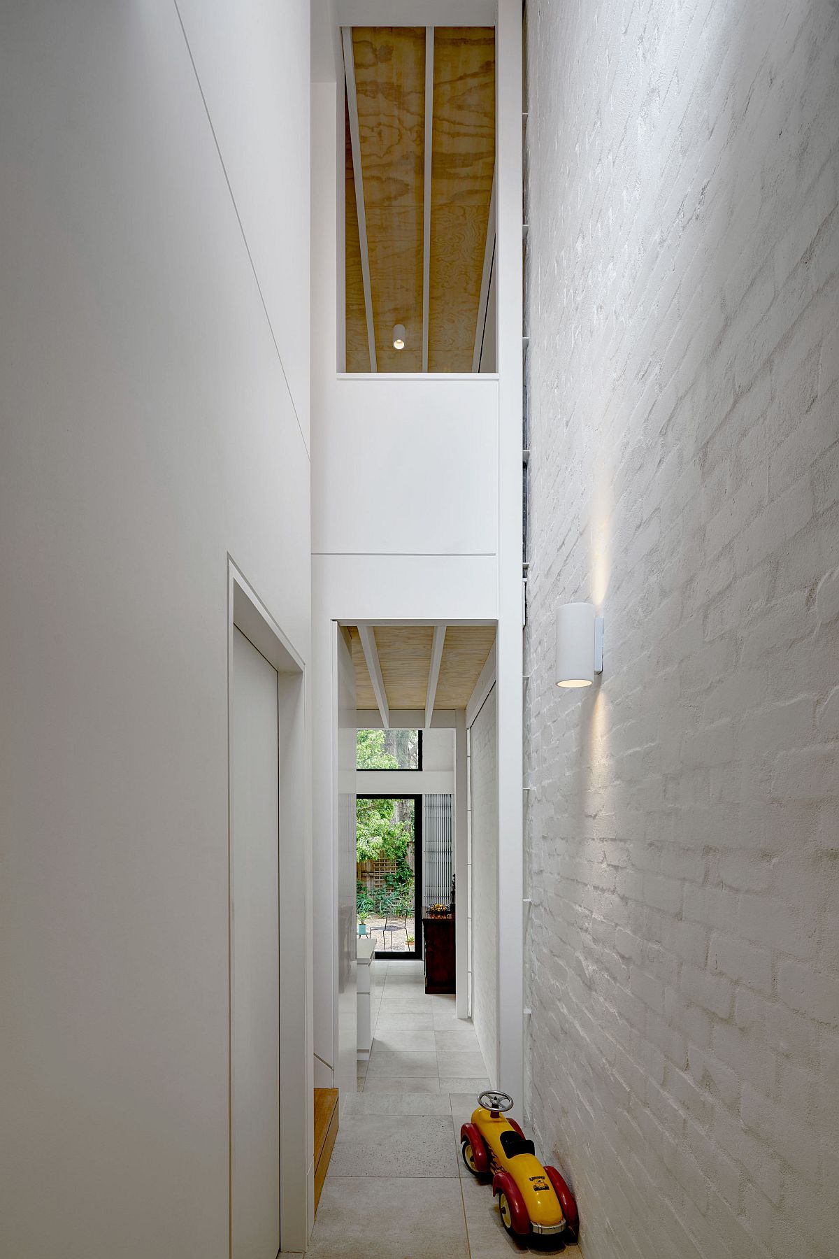 Link connecting the old heritage home with the modern rear extension that houses the kitchen and dining space