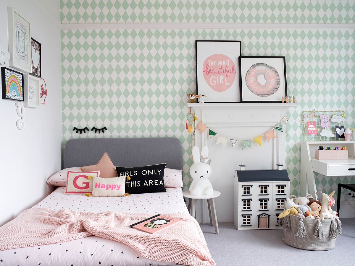 Lovely accent wall covered in wallpaper add pattern to this relaxing girls' bedroom with a touch of Scandinavian simplicity