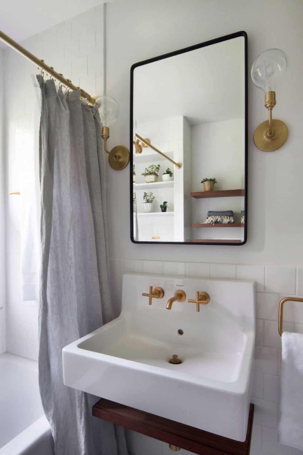 Midcentury-modern-cottage-bathroom-71359