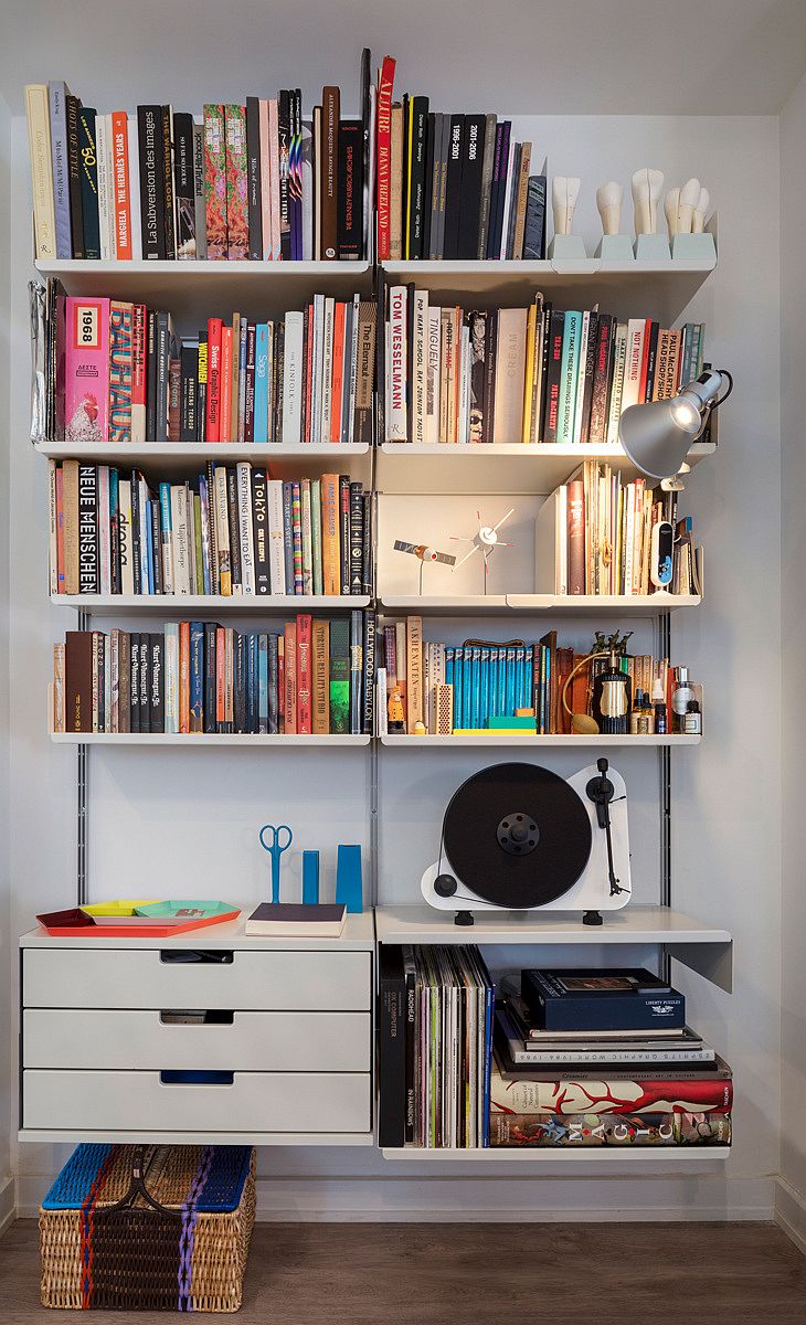 Simple floating shelves create a lovely open bookshelf in the backdrop