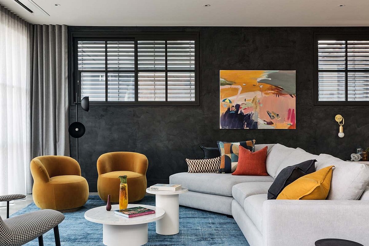 Using black in the living room in a modern and classy fashion