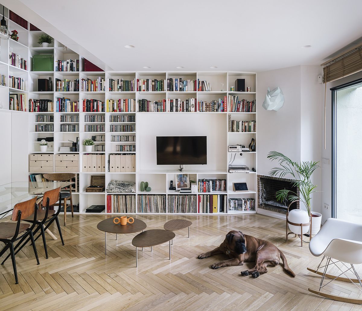 Bookshelves make the biggest impact in this single-family revamped home in Madrid with a neutral color scheme