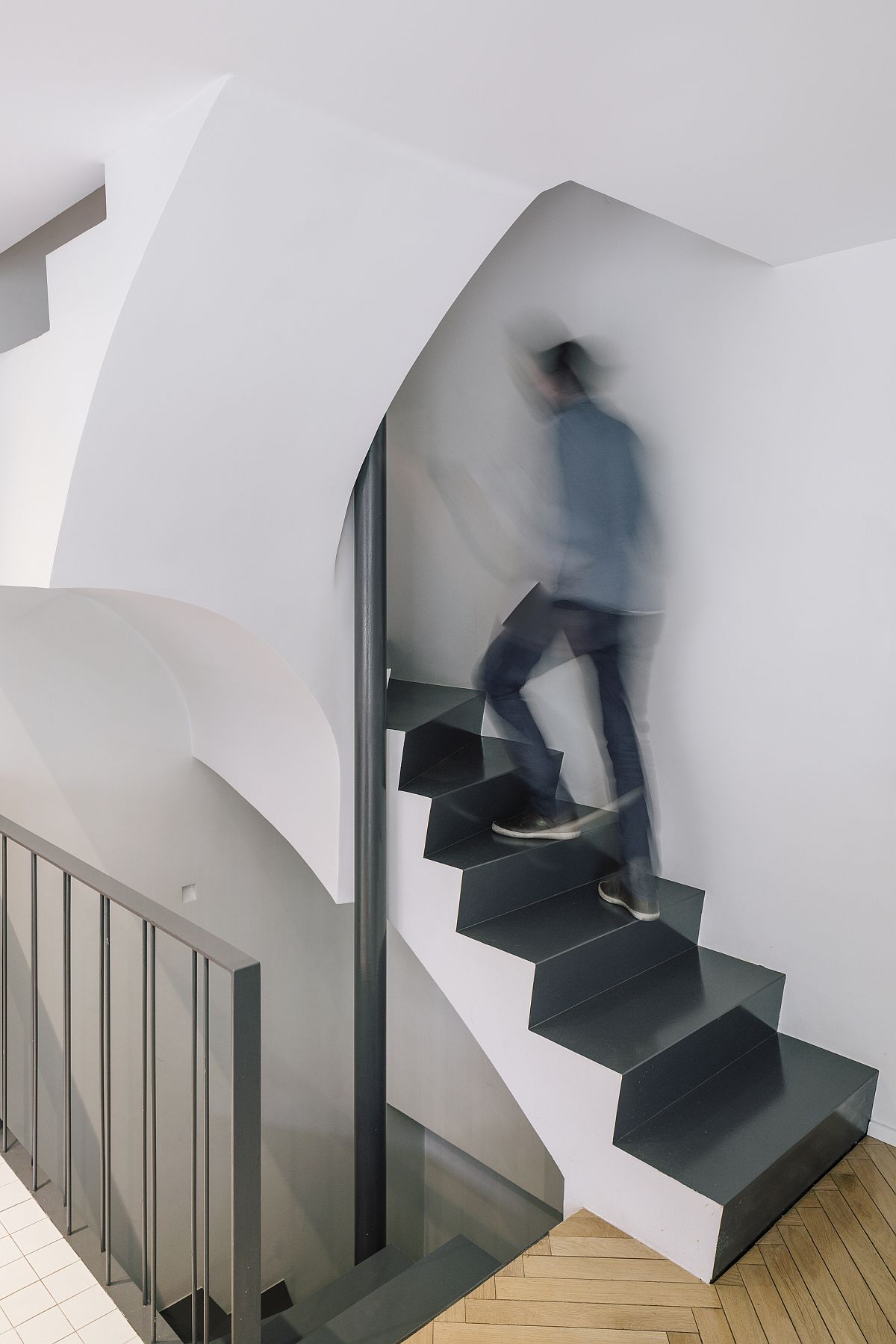 Contemporary staircase connecting different levels of the modern Madrid home