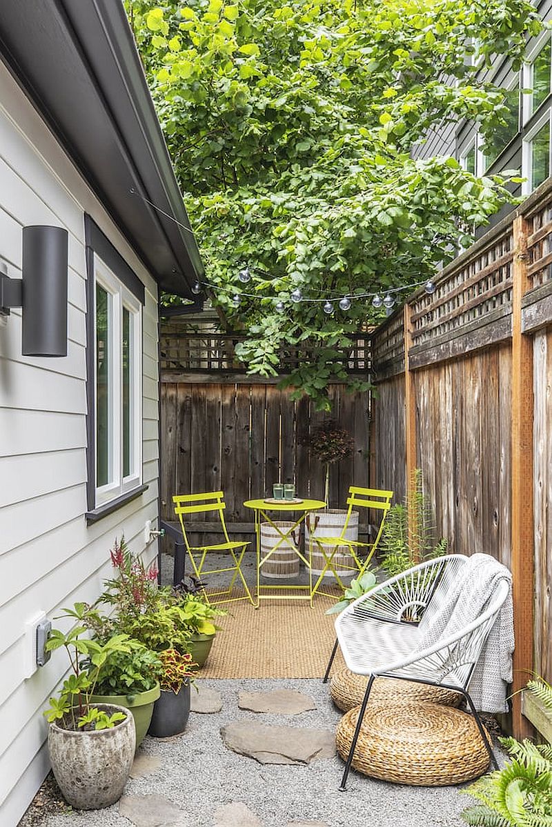 Small garden area and backyard sitting space for guests to enjoy