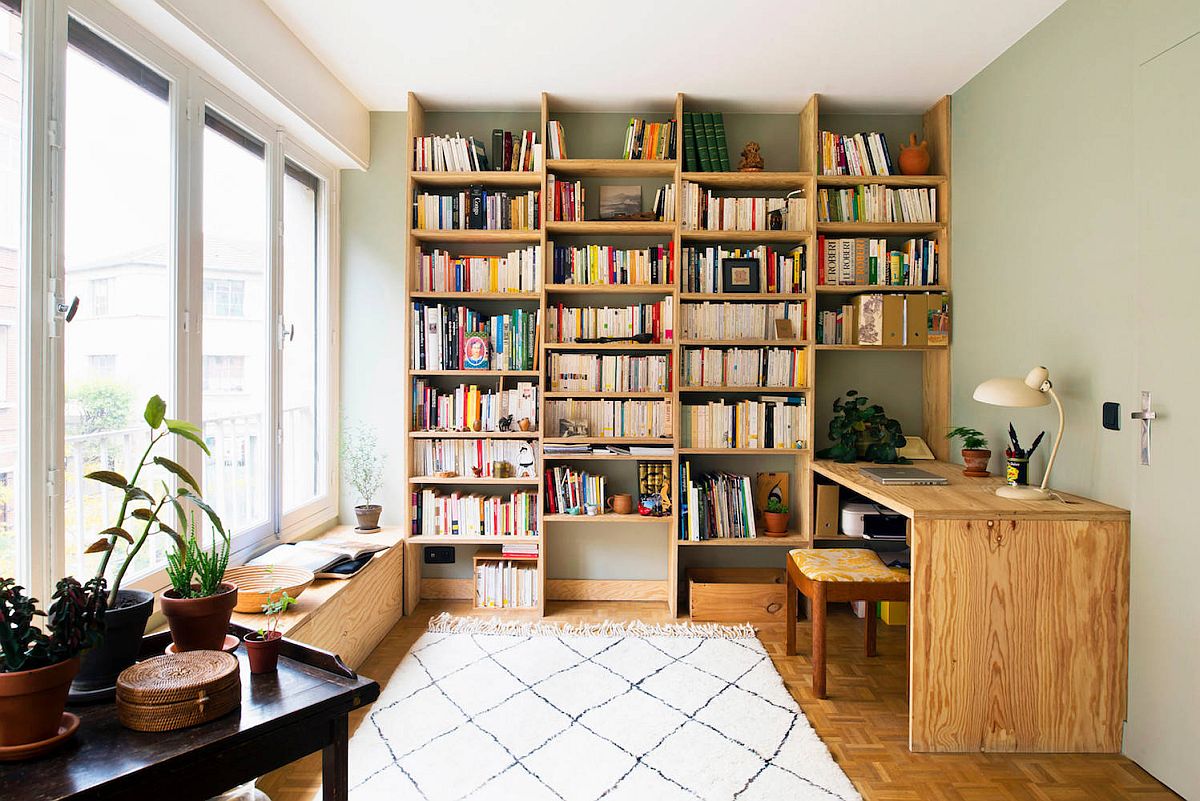 Wooden-shelves-rug-and-desk-bring-a-sense-of-timeless-charm-to-this-vintage-home-office-22019