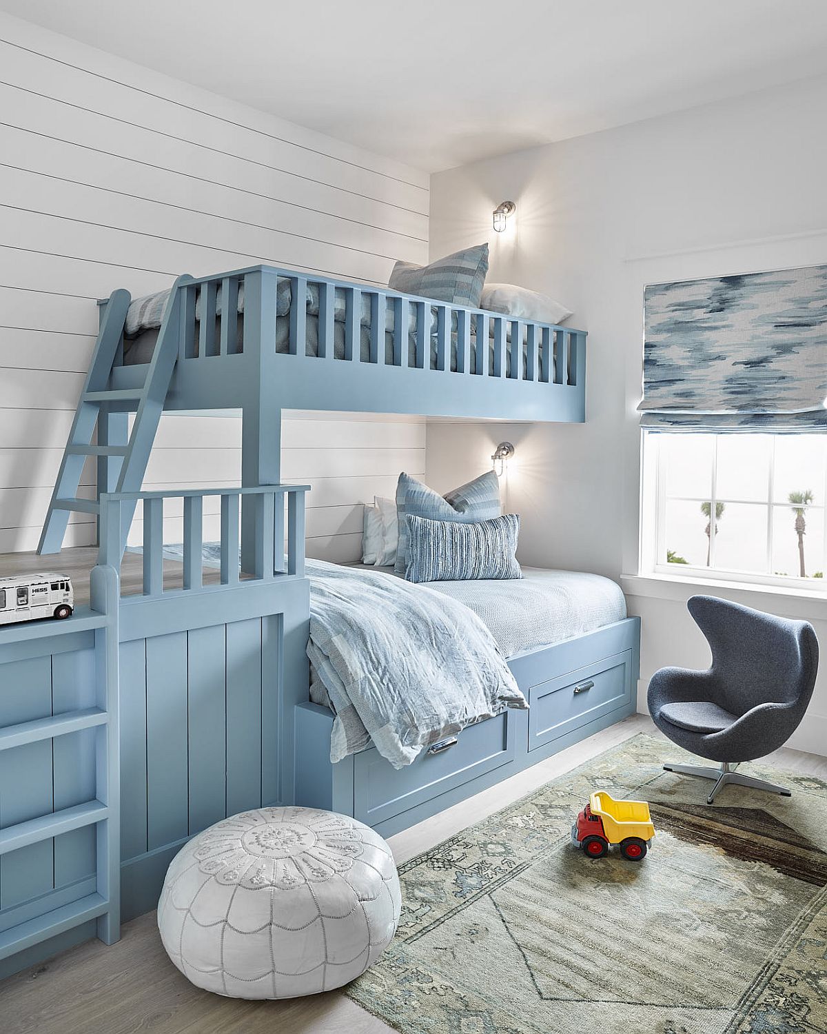 Bunk beds in blue for the beach style kids' bedroom