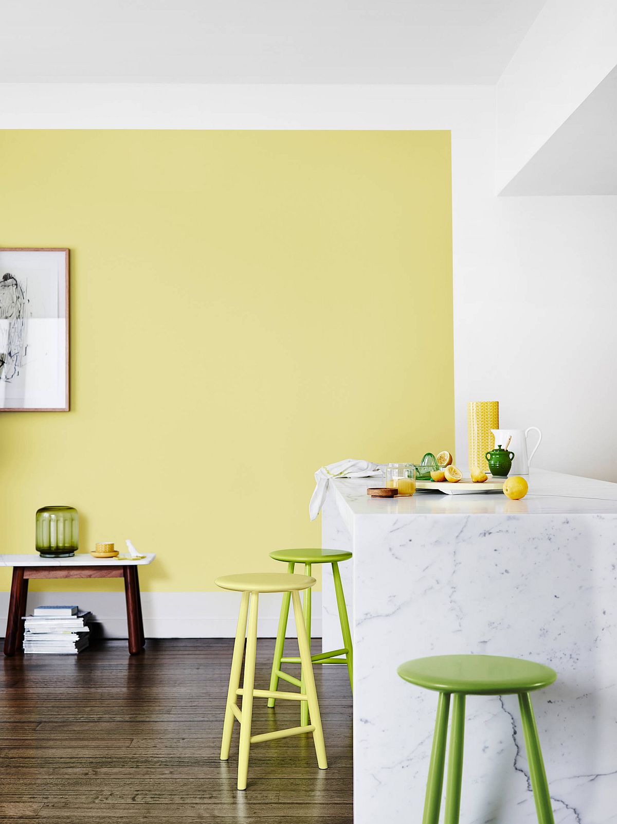 Create your own combination of yellow and green in the contemporary kitchen