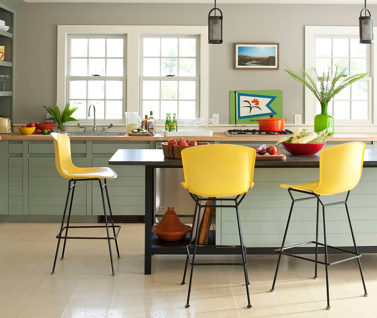 Easy-way-of-adding-green-and-yellow-to-the-kitchen-with-accents-and-decor-78035