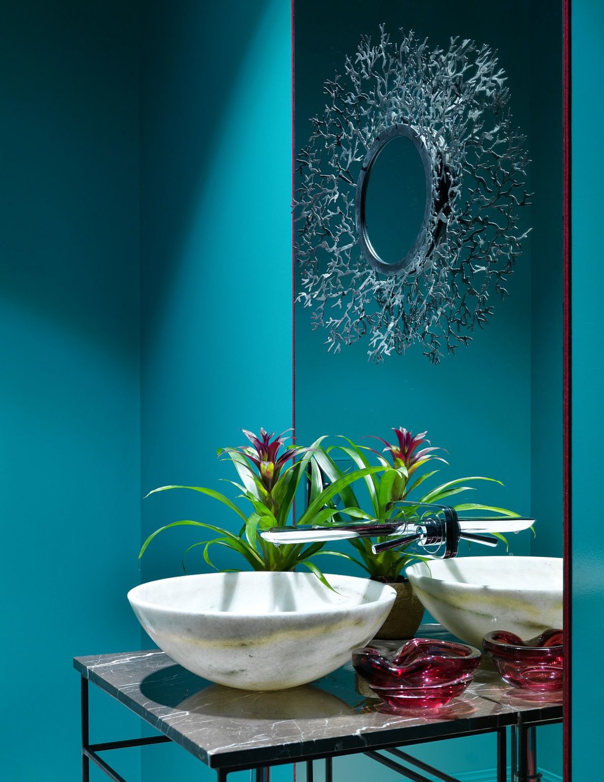 Going Bold 20 Contemporary Powder Rooms in 10 Spectacular Colors Decoist