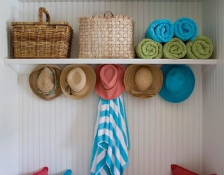 Beachy Summer Vibe: Coastal Style Mudrooms to Keep Your Home Clean