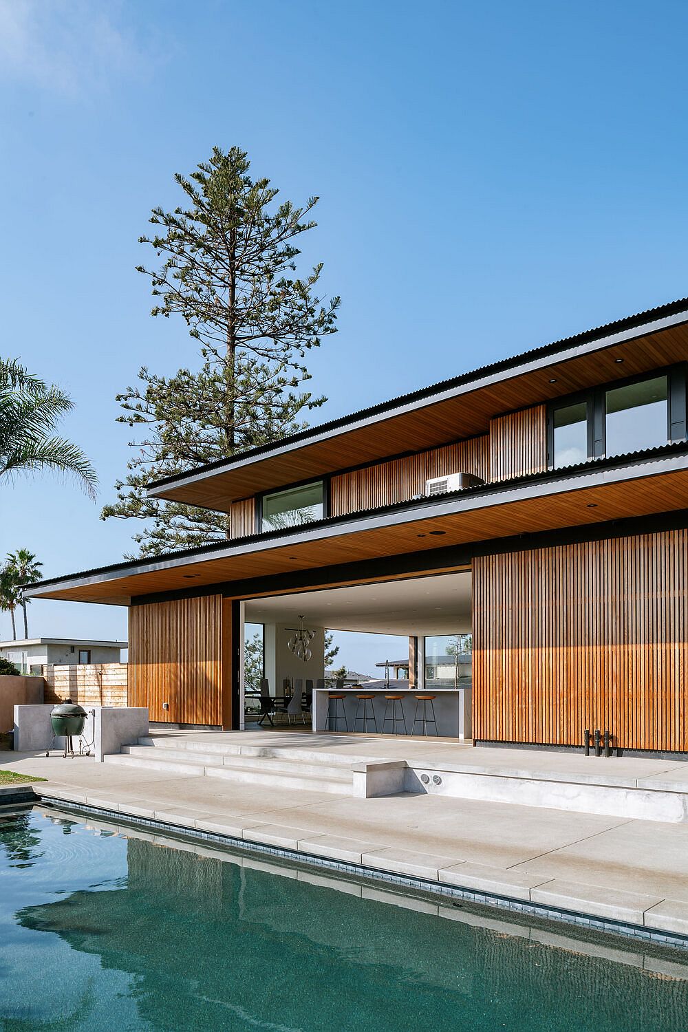 Kitchen-and-dining-area-of-the-house-connected-with-the-pool-outside-85172