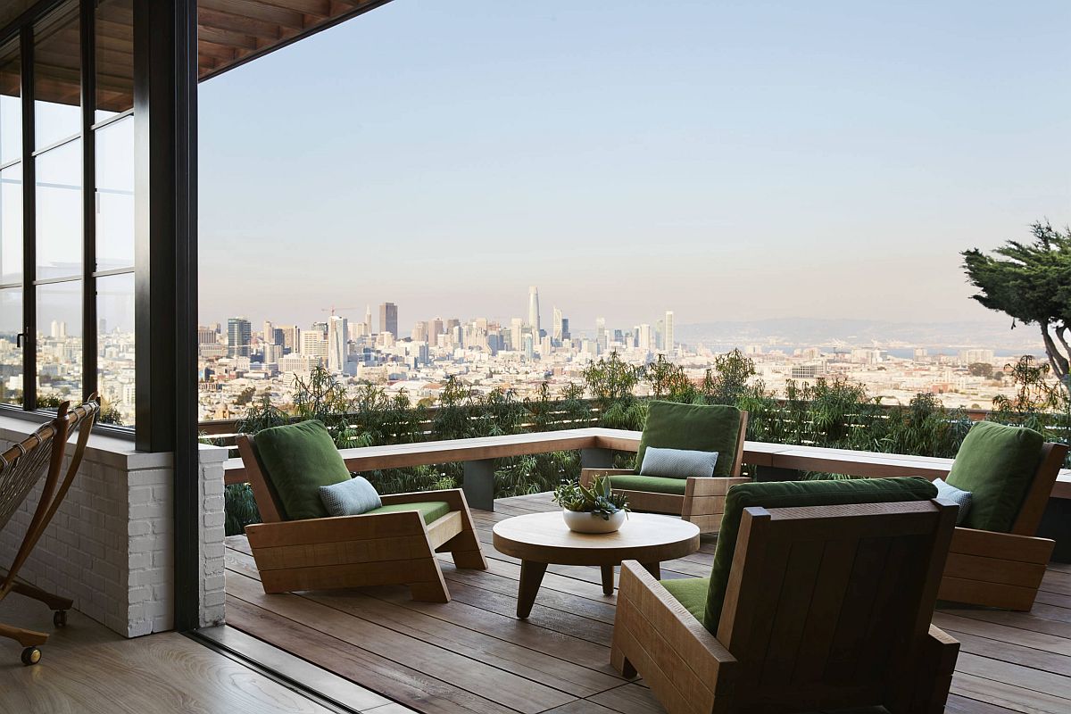 Lovely green balcony of the Urban Retreat in San Francisco with comfortable seats and lovely views