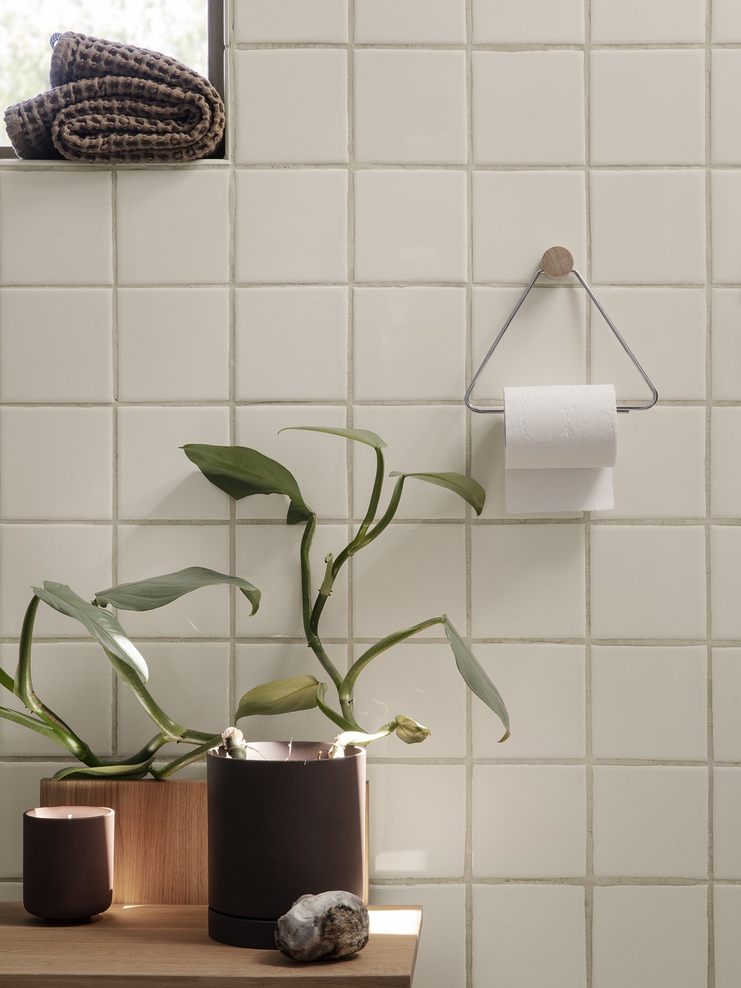 Modern-geo-toilet-paper-holder-35105