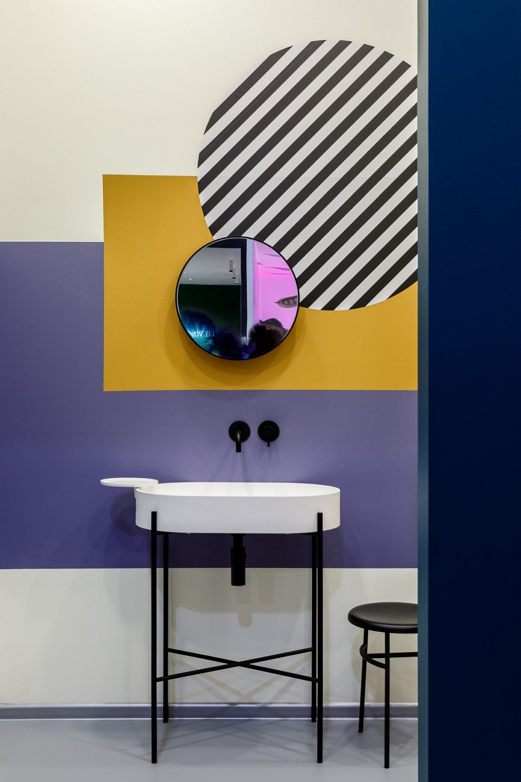Going Bold: 20 Contemporary Powder Rooms in 10 Spectacular Colors | Decoist