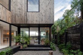 Breezy Open Design: House with Two Patios Overlooks the Pacific