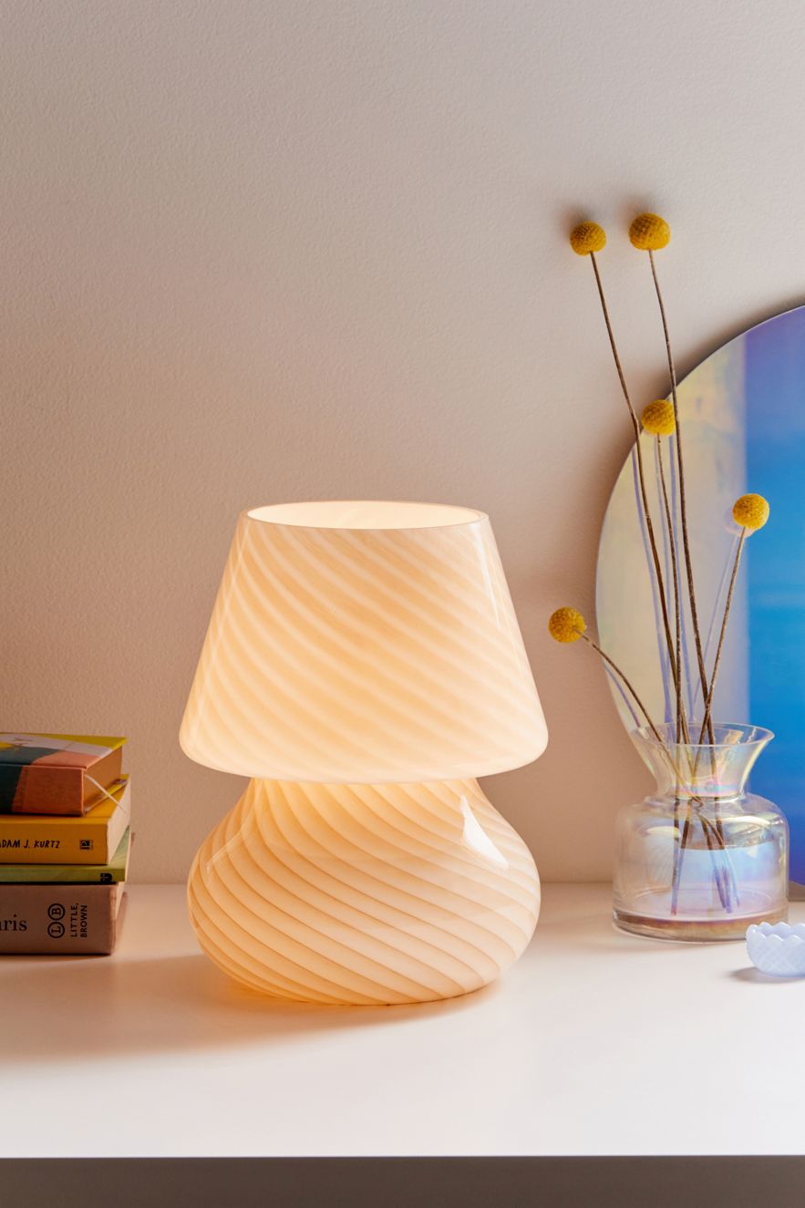 Sculptural table lamp with diagonal lines