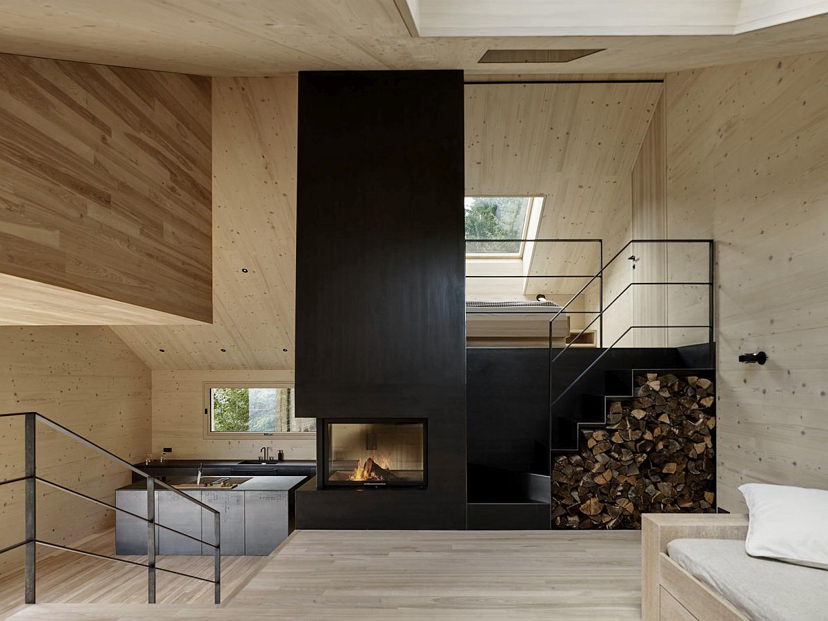 Sitting-area-with-fireplace-overlook-the-kitchen-that-is-slightly-below-it-96490