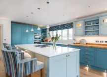 Snazzy-beach-style-kitchen-in-different-shades-of-blue-is-both-cheerful-and-modern-76296-217x155