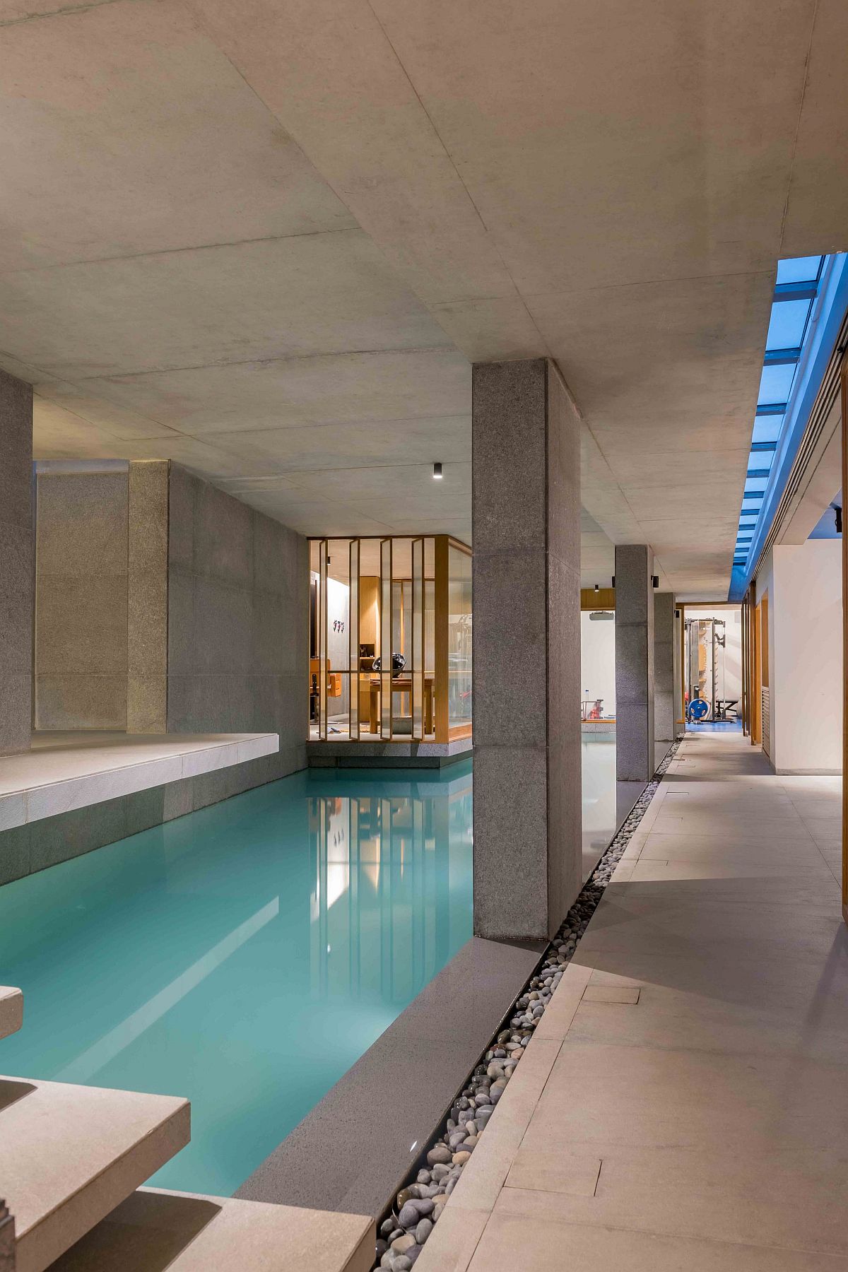 Spa area in the middle of the pool offers a comforting and serene escape