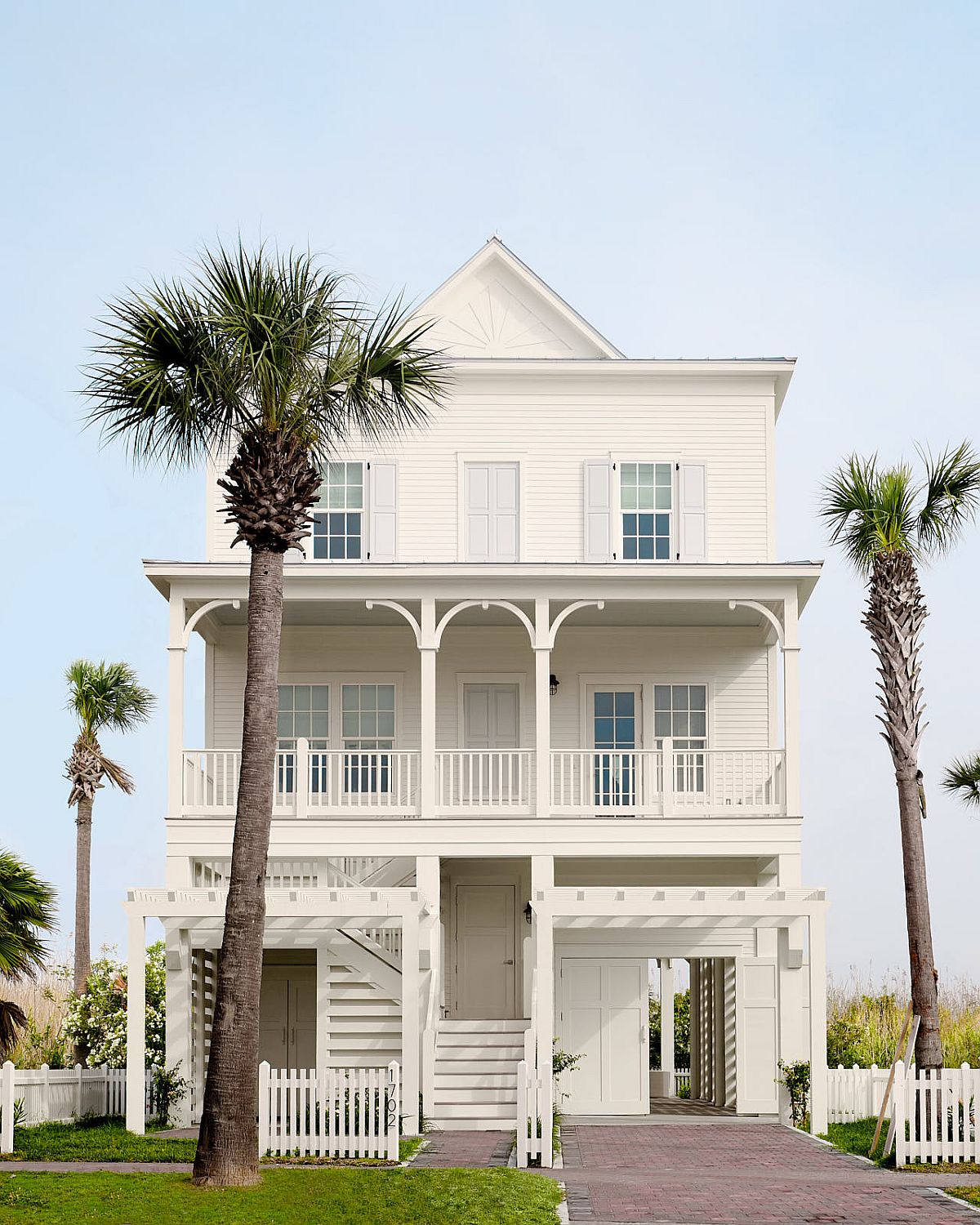 Spacious and luxurious modern beach bungalow in Galveston, Texas