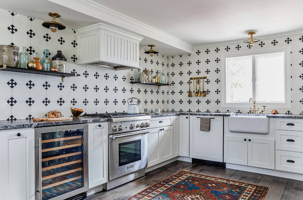 Tiles with pattern and colorful rug make the biggest impression in here