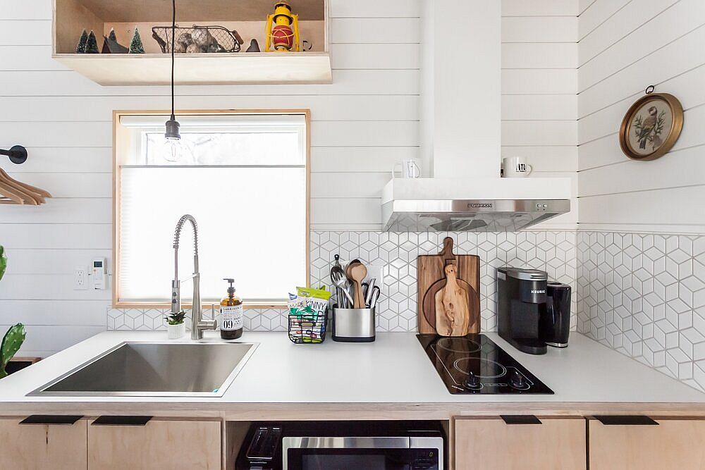 Ultra-small kitchen of the tiny house is still functional enough to serve a couple