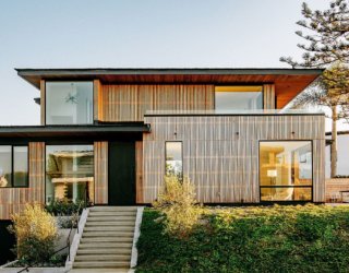 Born in a Bookshop: Seaside House in California Inspired by Aussie Architecture