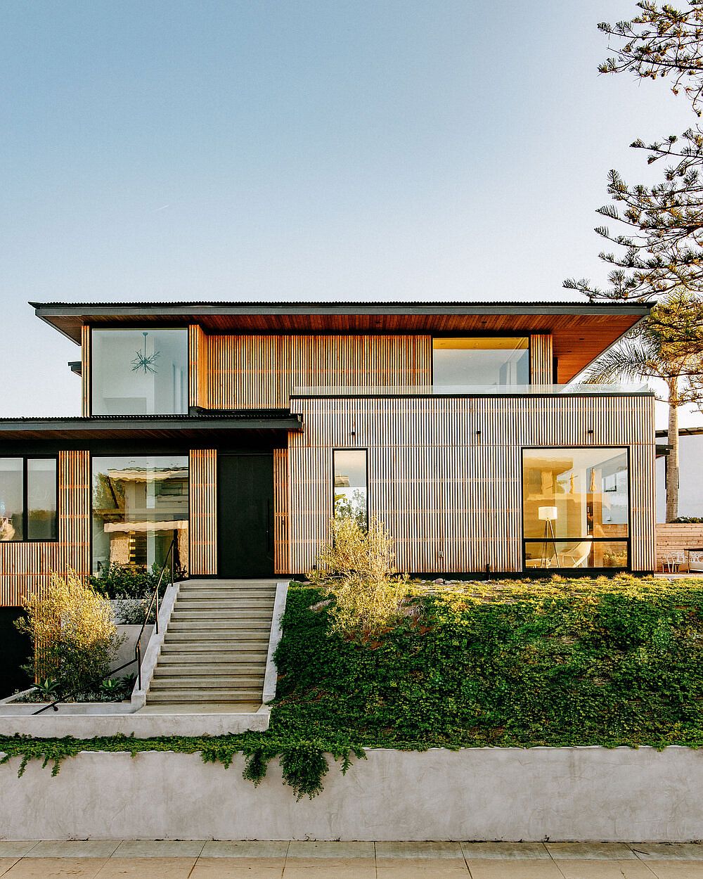 Wood siding with vertical cedar boards shapes the exterior of the lovely Californian residence