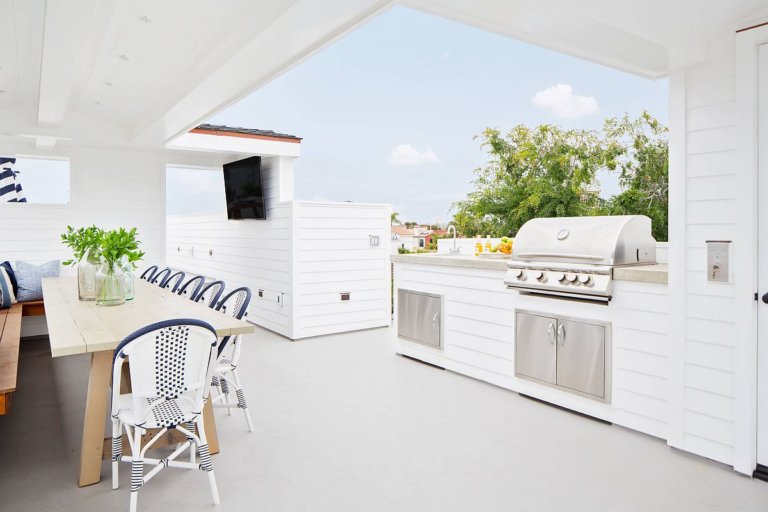 View of Rooftop Kitchens: Outdoor Dining Experience Served with Style! | Decoist