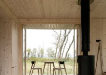 Cabin-interior-has-a-lovely-indoor-outdoor-interplay-along-with-a-minimal-design-26508-217x155