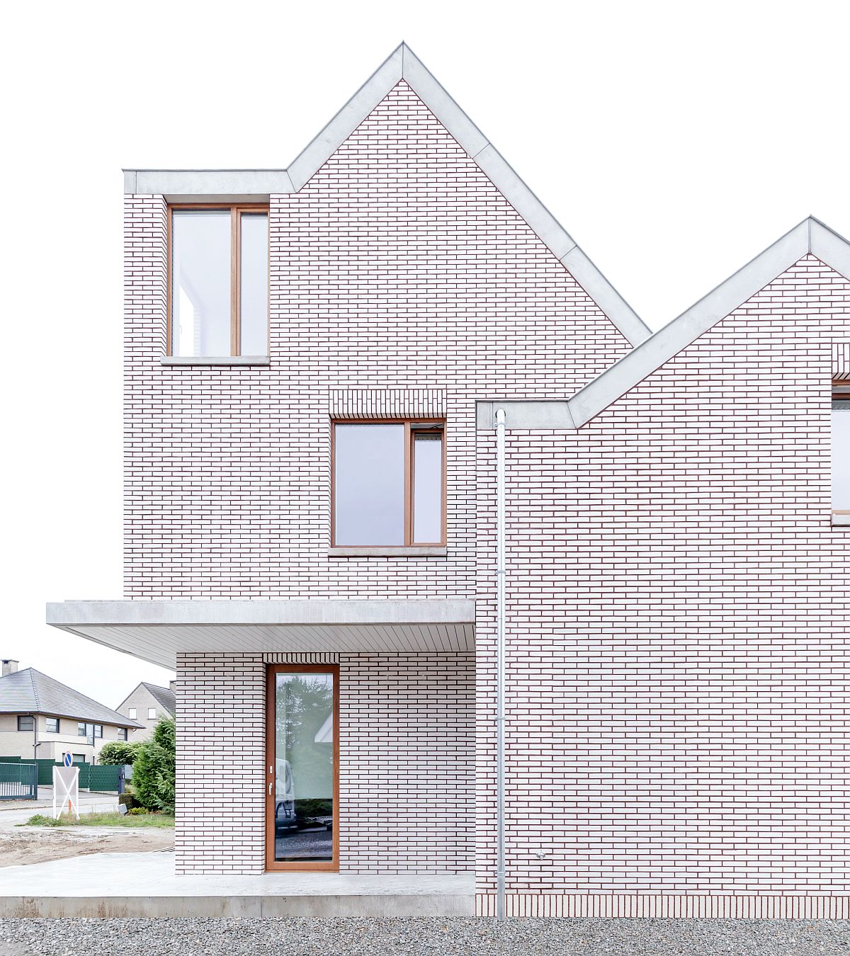 Classic outline of the Belgian home in white brick with a lovely red grout