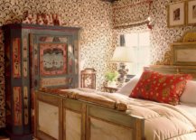 Colorful-New-York-bedroom-with-vintage-bohemian-charm-brought-in-by-lovely-decor-and-wall-covering-73222-217x155