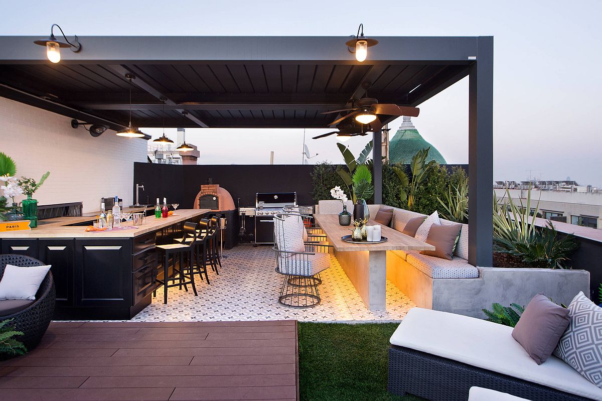 Fabulous-covered-rooftop-kitchen-and-bar-with-a-social-zone-that-matches-its-style-42562