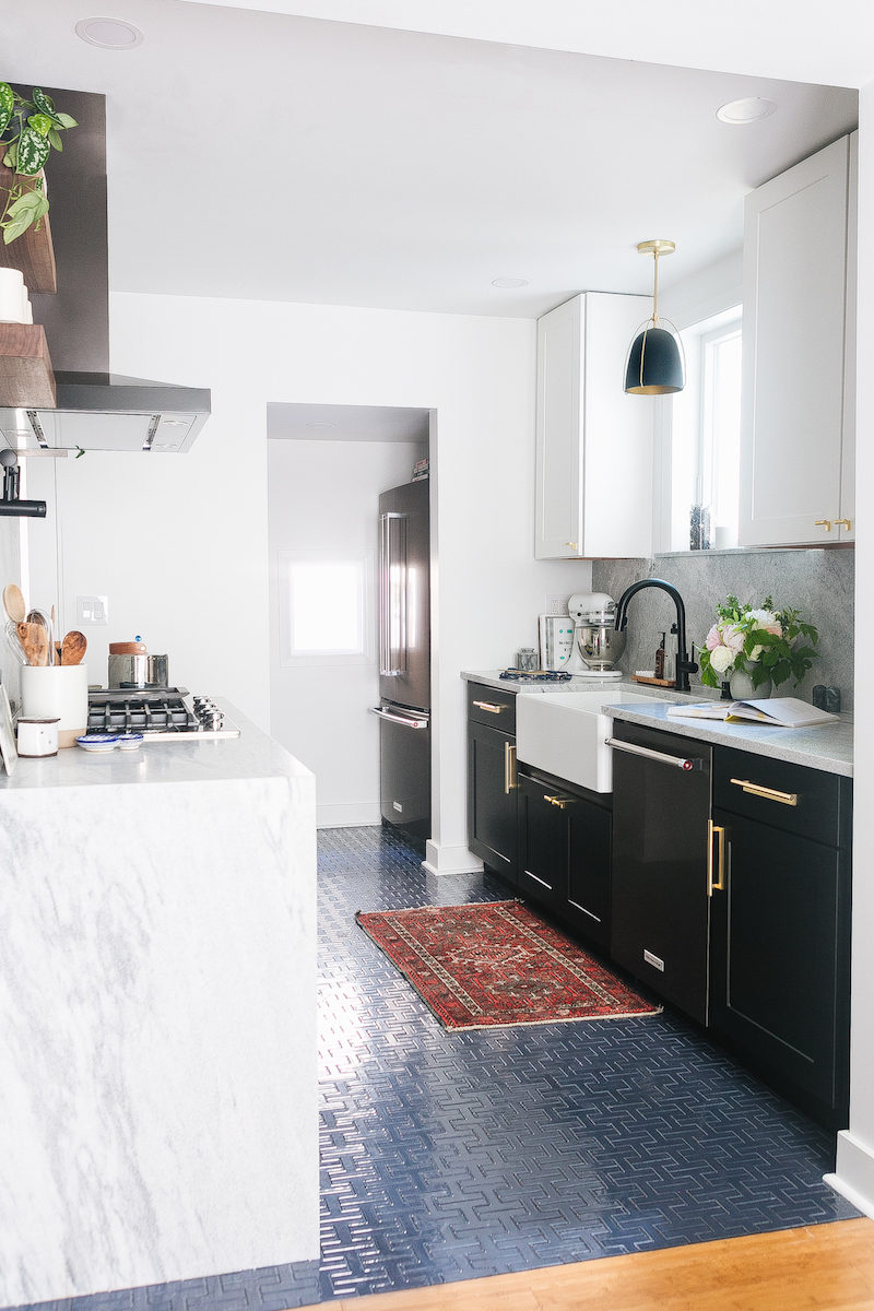 H-pattern kitchen tiles in blue