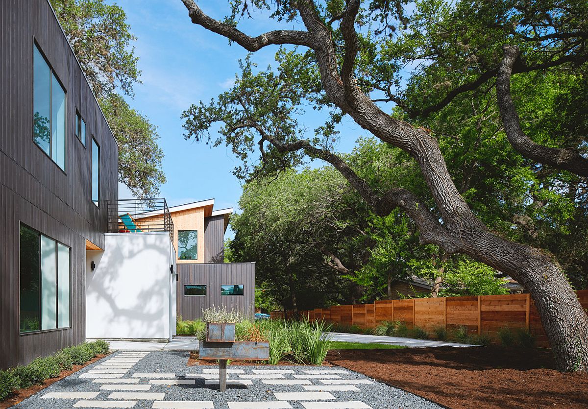 Heritage trees on the lot have been left undisturbed during the building of the ADU