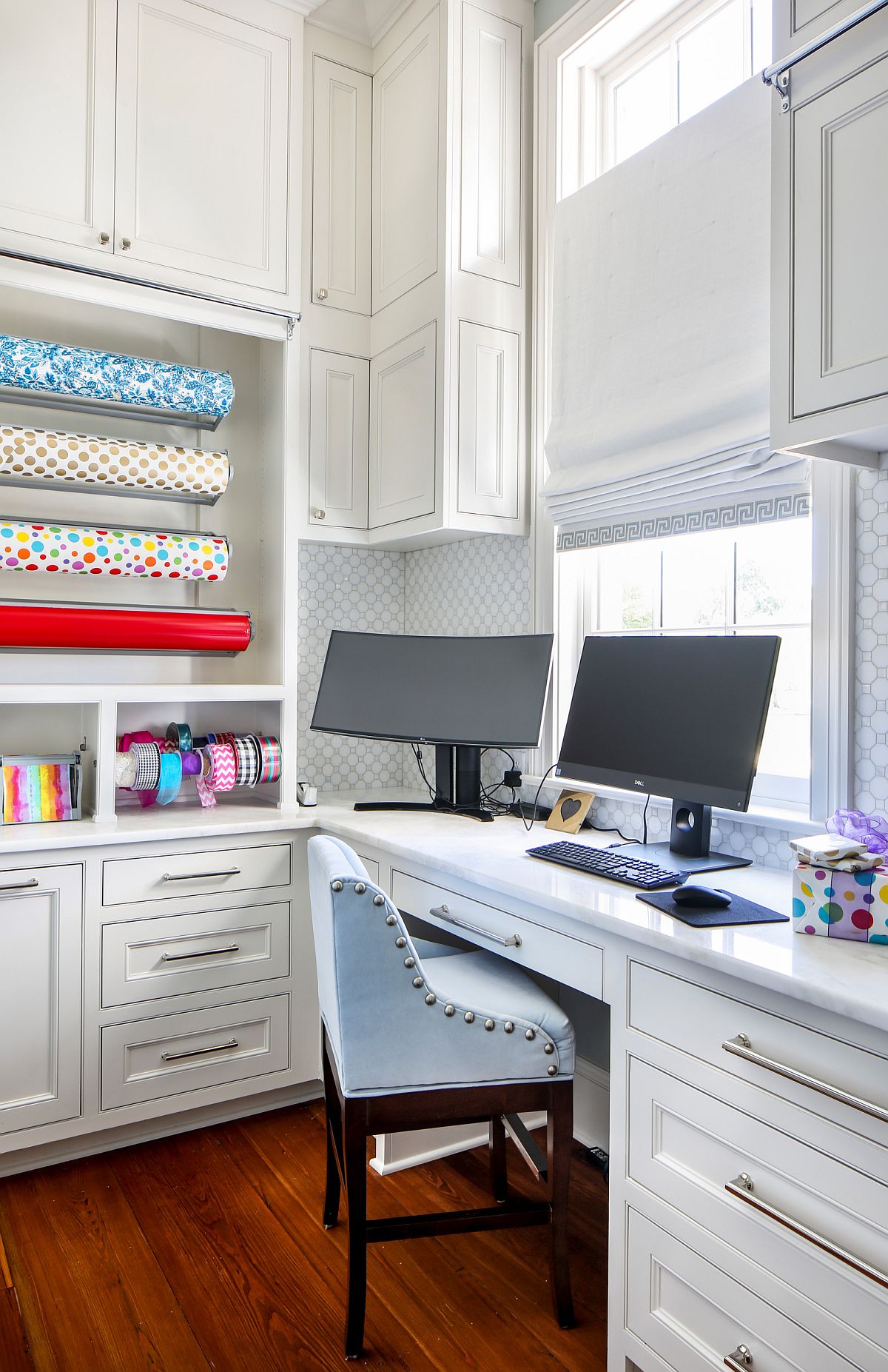 Office Craft Room / A Creative And Organized Home Office Craft Room Abby Lawson - It has been so fun and inspiring to be able to visit so many talented bloggers' spaces, and i'm excited to be closing out the series with an absolutely incredible home office + craft room from megan at.