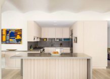 Large-niche-inside-the-apartment-contains-the-space-savvy-and-stylish-modern-kitchen-53201-217x155