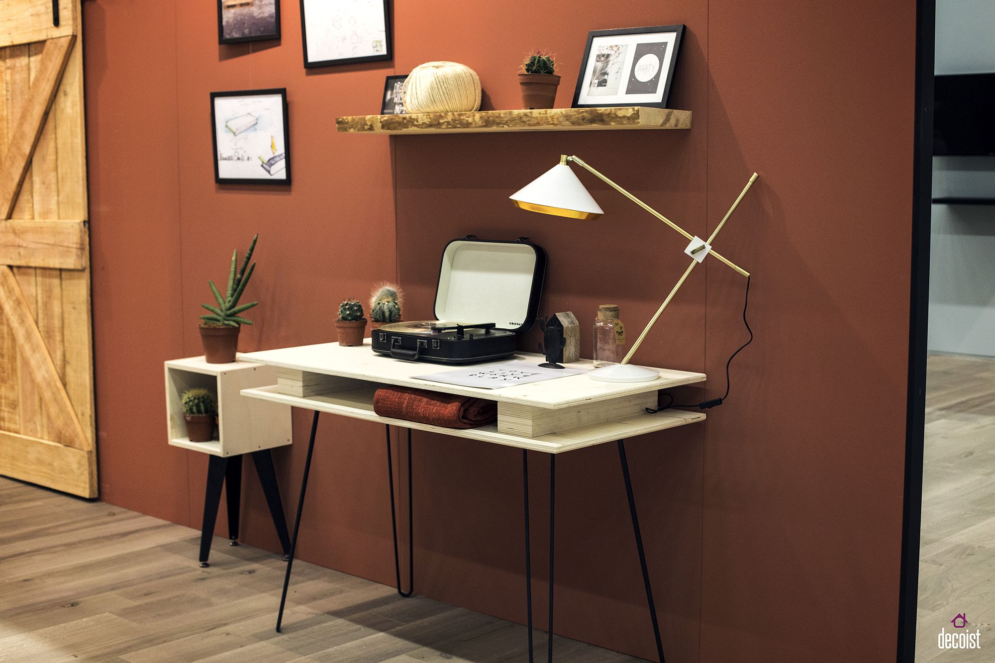 Slim and ultra-stylish table in white for the small home workspace in the hallway